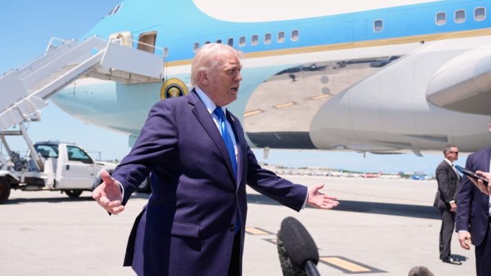 “Izolimi dixhital” i Trump në Pekin! Pse u detyrua ta linte telefonin në Air Force One për dy ditë