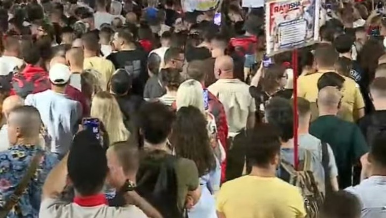  Zvërneci   Mbyllet dita e 19 të e protestës  qytetarët nisin marshimin