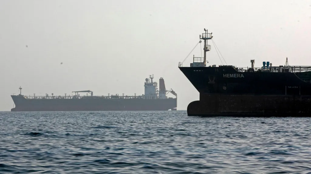 SHBA godet objektiva ushtarake iraniane  Teherani kundërpërgjigjet  rriten tensionet në Ngushticën e Hormuzit