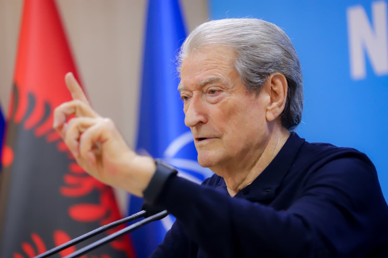 Sali Berisha  Faleminderit SHBA  Sanksionet janë hequr ndaj meje dhe familjes time