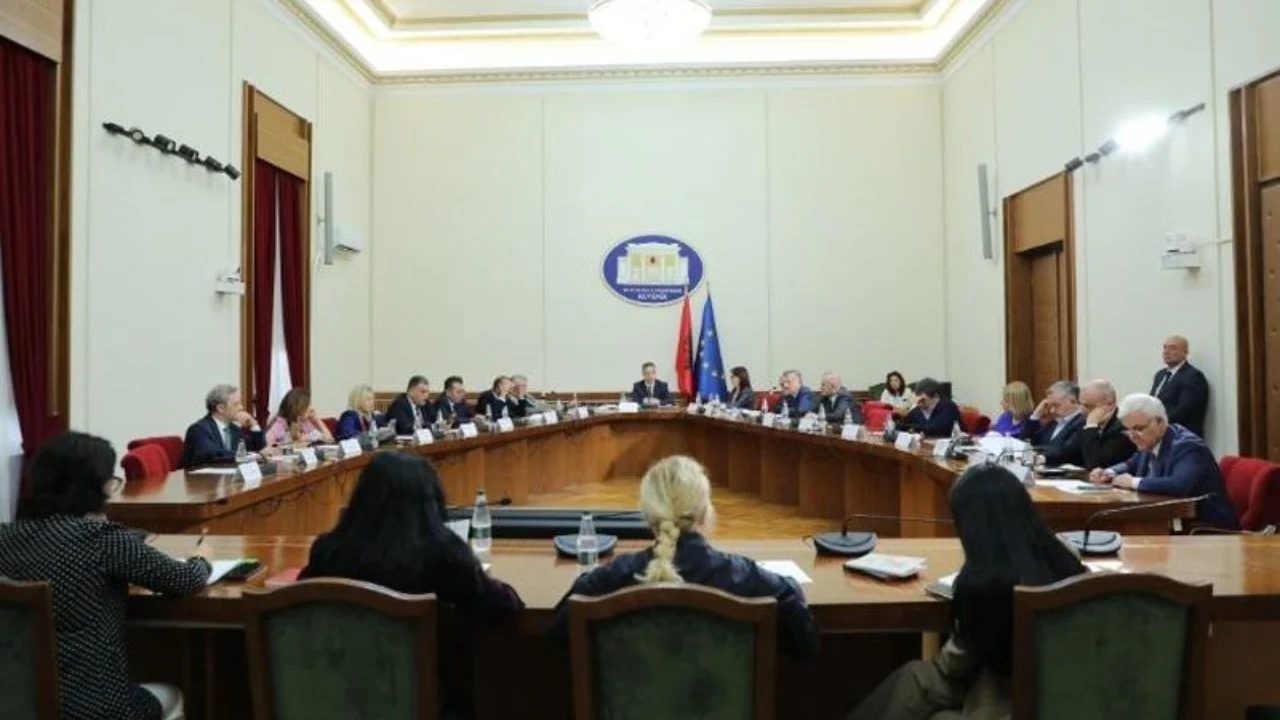 Protesta përplas PS PD  rrëzohet kërkesa për mocion me debat