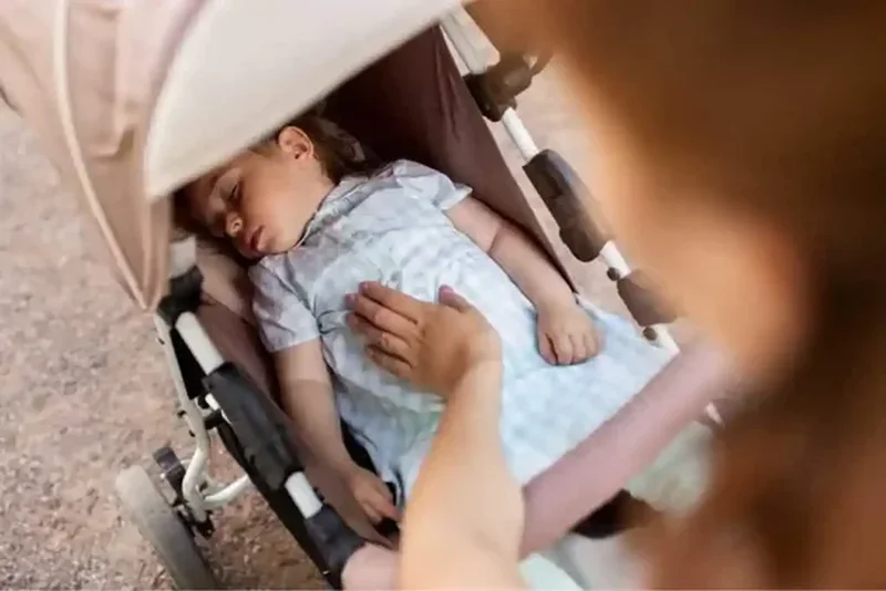 Kujdes  ky gabim i thjeshtë në vapë mund të rrezikojë jetën e fëmijës tënd