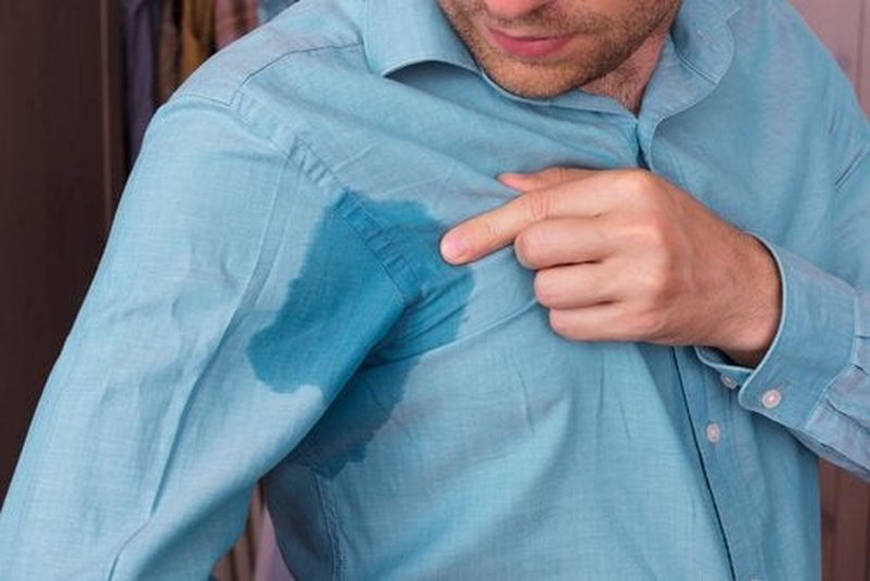 E dini se deodorantët mund të jenë problematikë gjatë verës  Ja pse