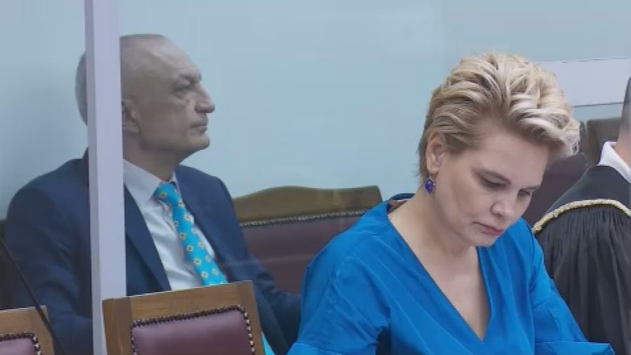  Mos u merr me llafe grash   plas sherri në seancë mes Kryemadhit dhe Metës  ish deputetja  Nuk e duroj dot më  dhe babai im të çohet nga varri