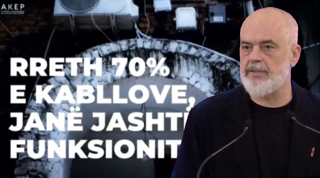  Fije plastike merimangash   Rama prezanton planin për sistemimin e kabllove nëntokë  Qëndrojnë aty si një shenjë e harresës edhe e mungesës së vëmendjes