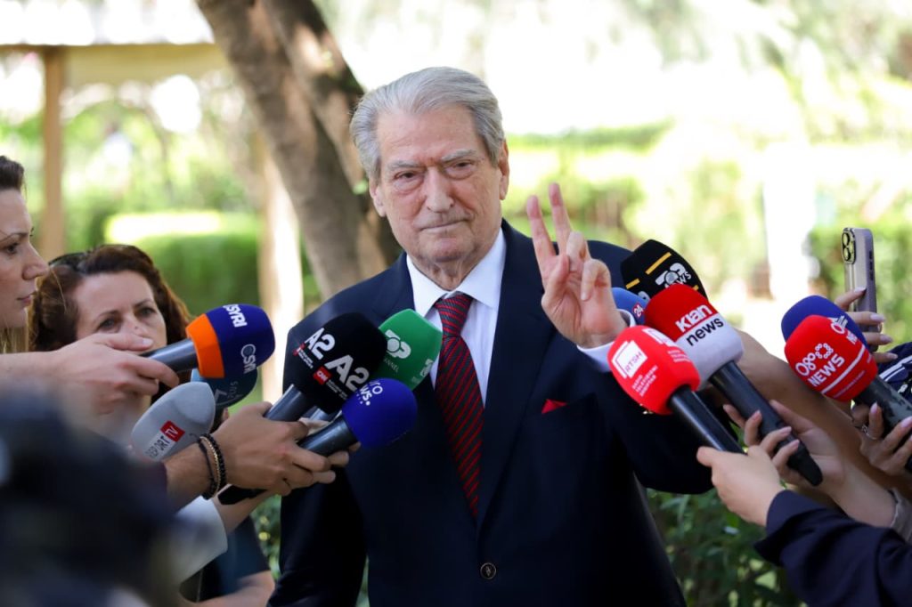  U ktheva   Berisha  Nuk kam qenë kurrë non grata në SHBA  ka pasur vetëm një ndalim hyrje