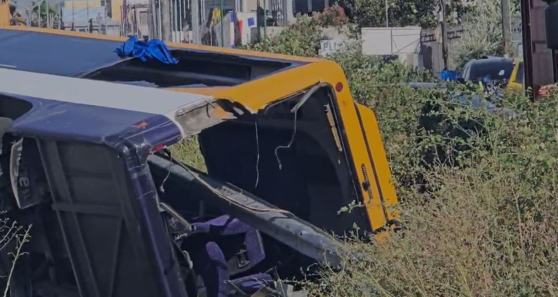 Aksidenti tragjik në autostradën Durrës Tiranë  dy viktima dhe 12 të plagosur  Në gjendje të rëndë edhe të mitur