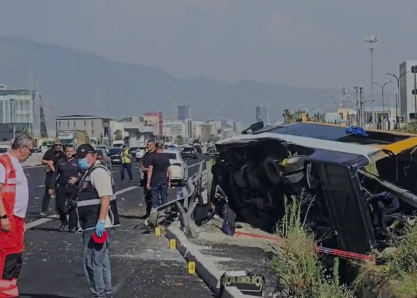  Shoferi lëvizte në mënyrë të paqëndrueshme  gjithçka ndodhi brenda sekondash   pasagjerja rrëfen momentet e tmerrit në autobus  Njerëzit ishin të gjakosur dhe bërtisnin