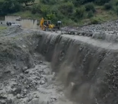 Moti i keq, bllokohet qarkullimi në aksin Maliq-Gr