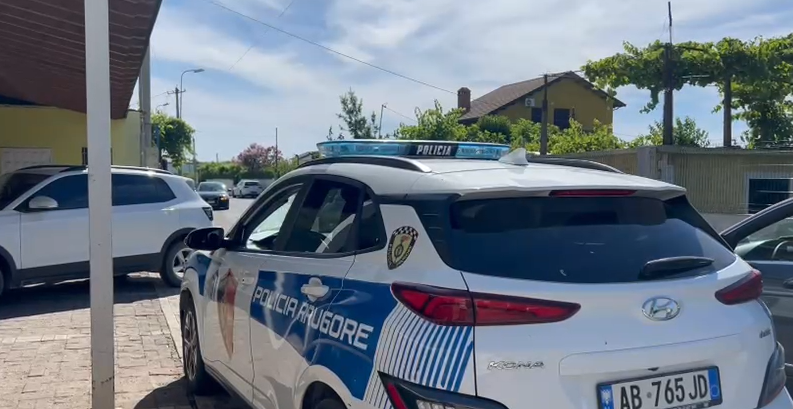 Makina përplaset me një motor në Shëngjin  dy persona transportohen në spital