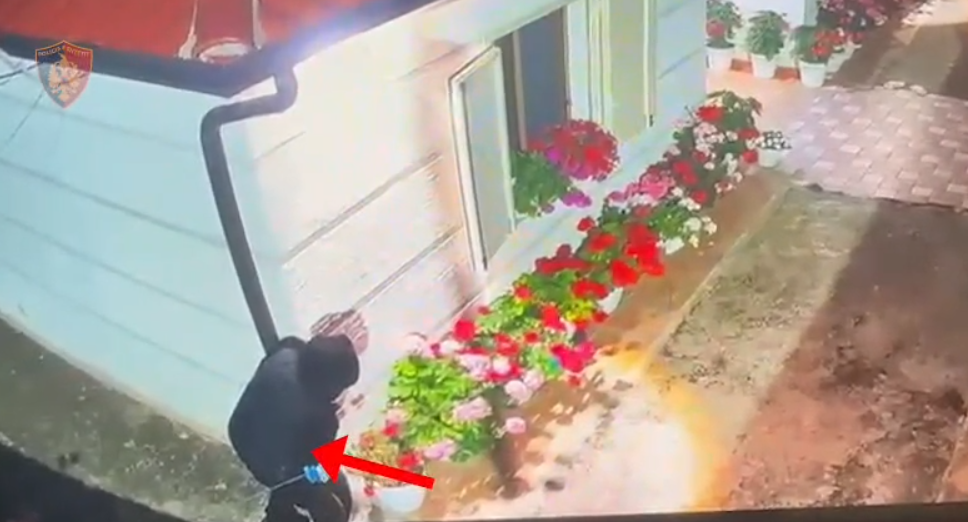 Goditen dy raste grabitjesh në Durrës  arrestohen dy persona  policia sekuestron edhe armë zjarri  EMRAT 