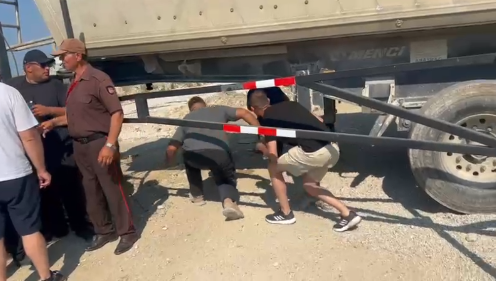 Vijojnë tensionet në kantierin e Aeroportit të Vlorës  punonjësve të MABCO s u bllokohet sërish hyrja
