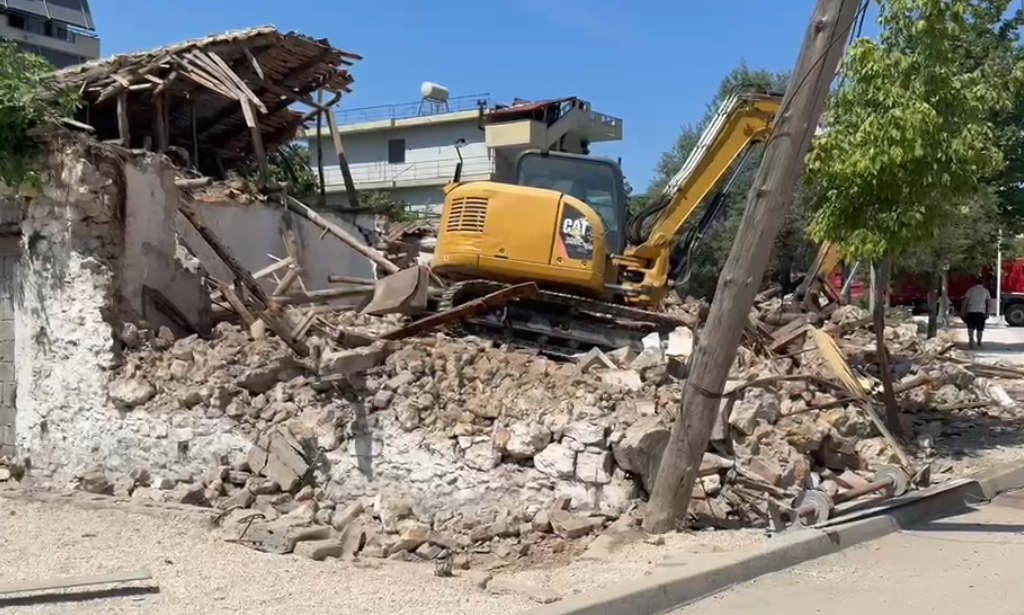 IMT shemb tre objekte pranë Rrugës Transballkanike në Vlorë  i hapet rrugë vijimit të projektit