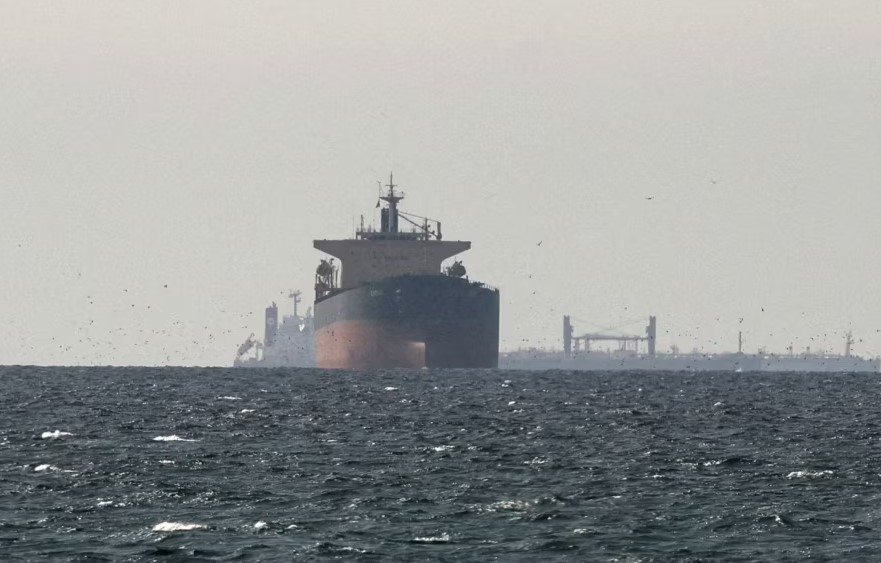 Irani paralajmëron se kalimi nëpër Hormuz kërkon koordinim me Teheranin