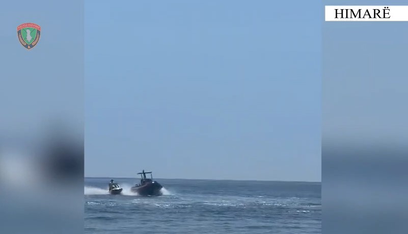 Shmanget tragjedia në Himarë  i riu bie nga gomonia dhe vritet në këmbë  shpëtohet nga policia kufitare