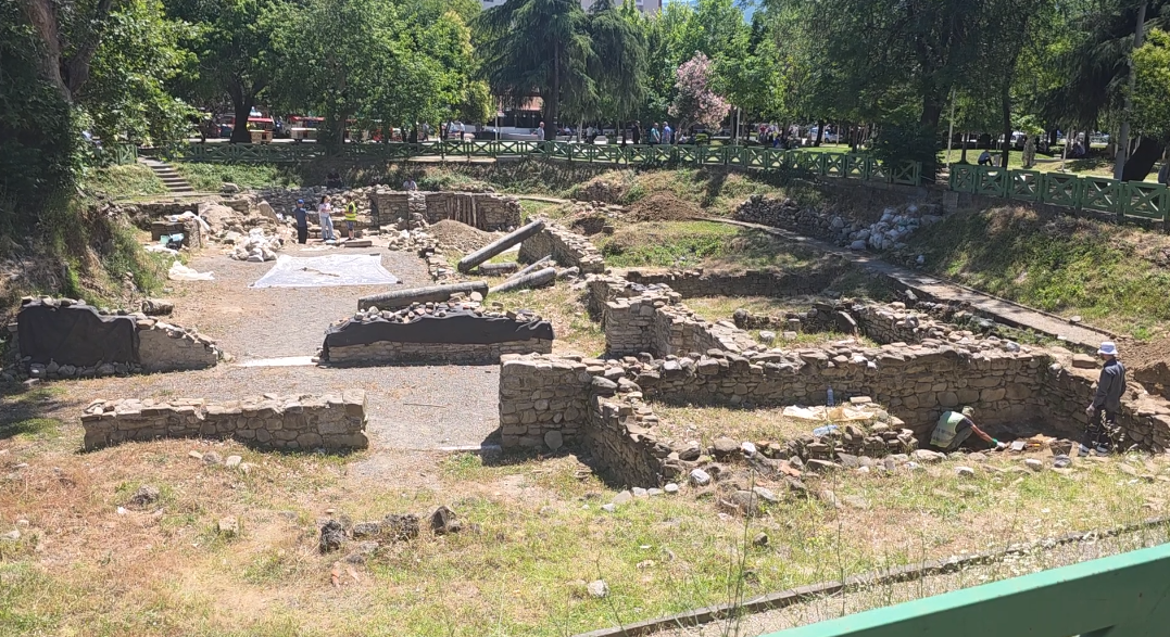 Zbulohet mozaiku i ri në Elbasan  arkeologët  Gjetje interesante në bazilikën paleokristiane