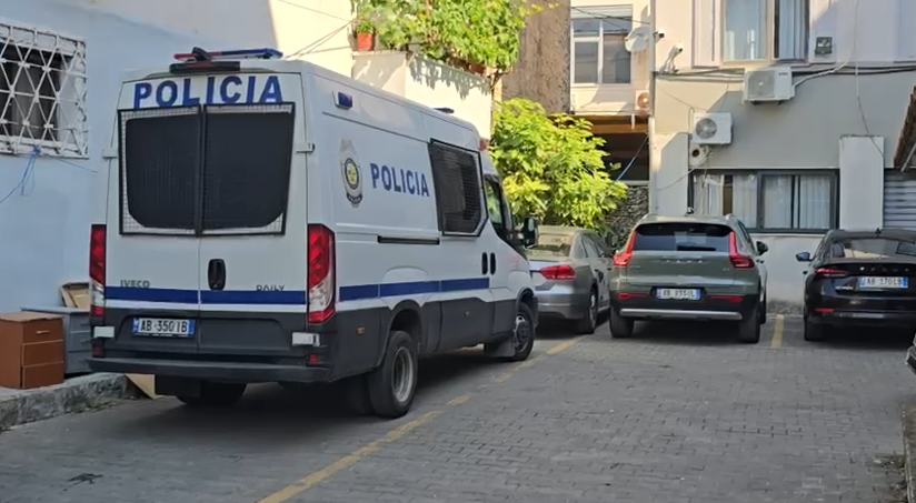  Nuk jam vrasës  mbrojta veten   lihet në burg 25 vjeçari që goditi për vdekje fqinjin në Durrës  Më vjen keq 
