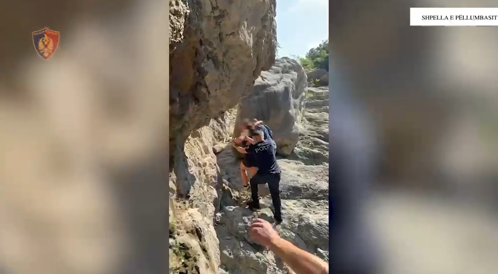 Policia e Shtetit shpëton dy turiste holandeze që kishin mbetur në Shpellën e Pëllumbasit