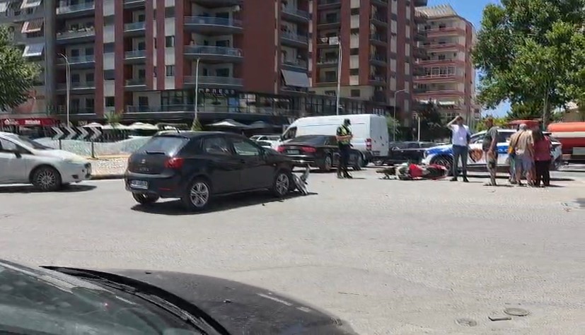 Tjetër aksident në Vlorë  makina përplaset me motorin  një person i lënduar