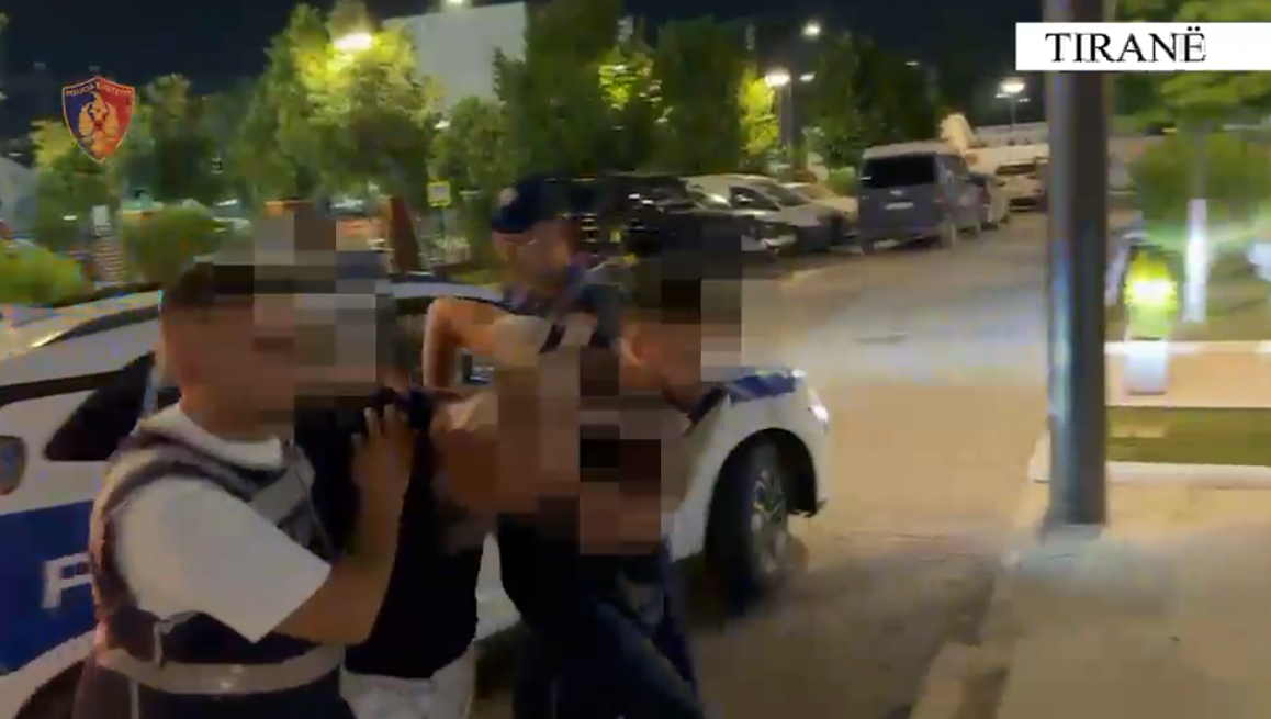 Tiranë  Sekuestrohen 1 500 fara kanabisi  vihet në pranga 38 vjeçari