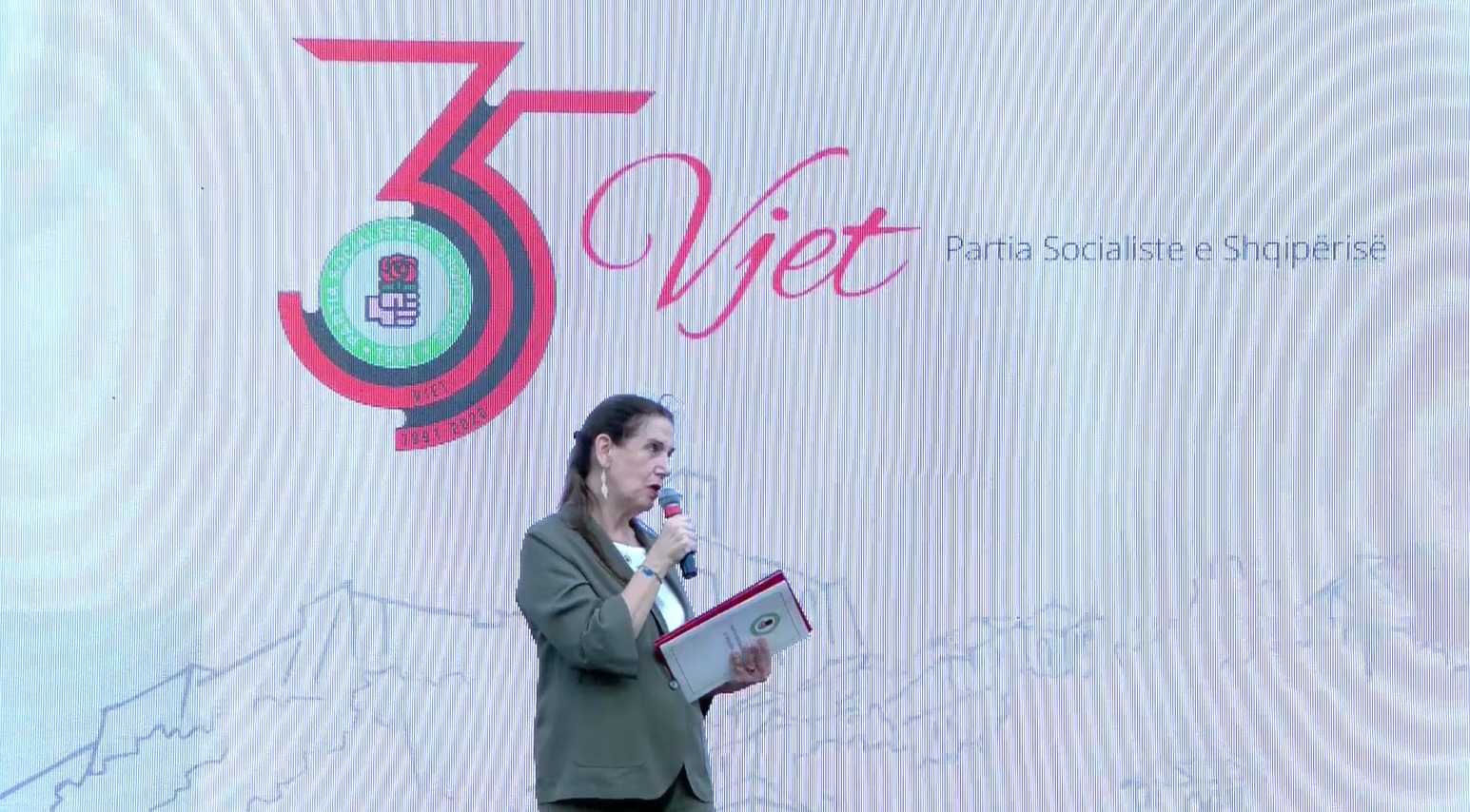  Projektet e zhvillimit kalojnë përmes debatit   Kumbaro në 35 vjetorin e PS  Iniciativat tona i bëjnë të rinjtë të kthehen në Shqipëri