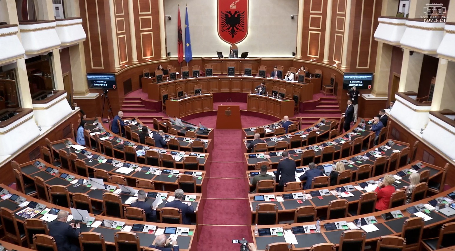 Parlamenti debat për  Zvërnecin   shumica dhe opozita shkëmbejnë akuza për protestat dhe investimin
