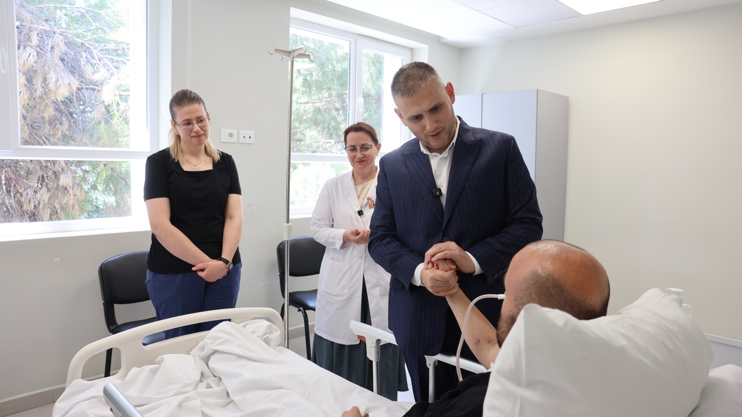 U plagos nga i kërkuari Violand Braçellari në Maliq  Hita vizion në spital efektivin Edison Adri  Nuk tërhiqemi asnjë hap përballë krimit 
