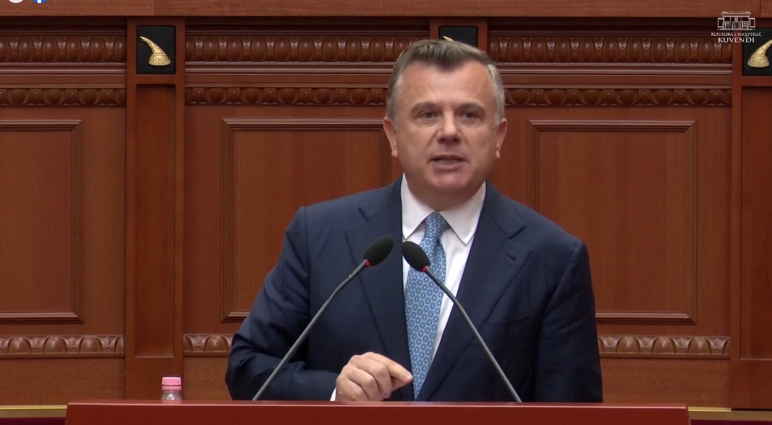  Sali qytetarët të kanë marrë sheshin   Balla  Humbësi më i madh nga protestat je ti  çdo të hënë me 40 50 krushq 