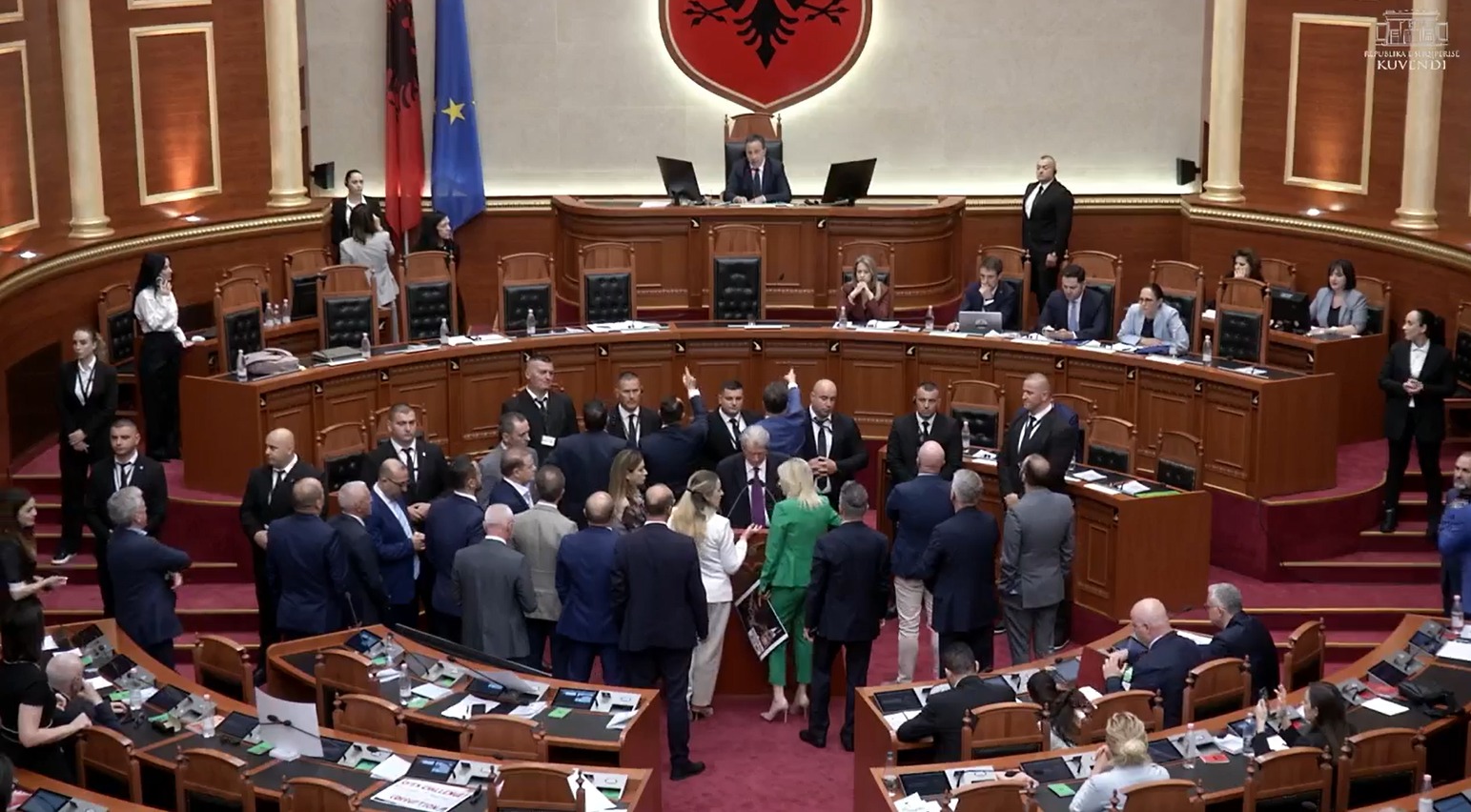 Debat per protestat në Parlament  Berisha  Rama të japë llogari  Balla e sfidon  Dil sot në shesh