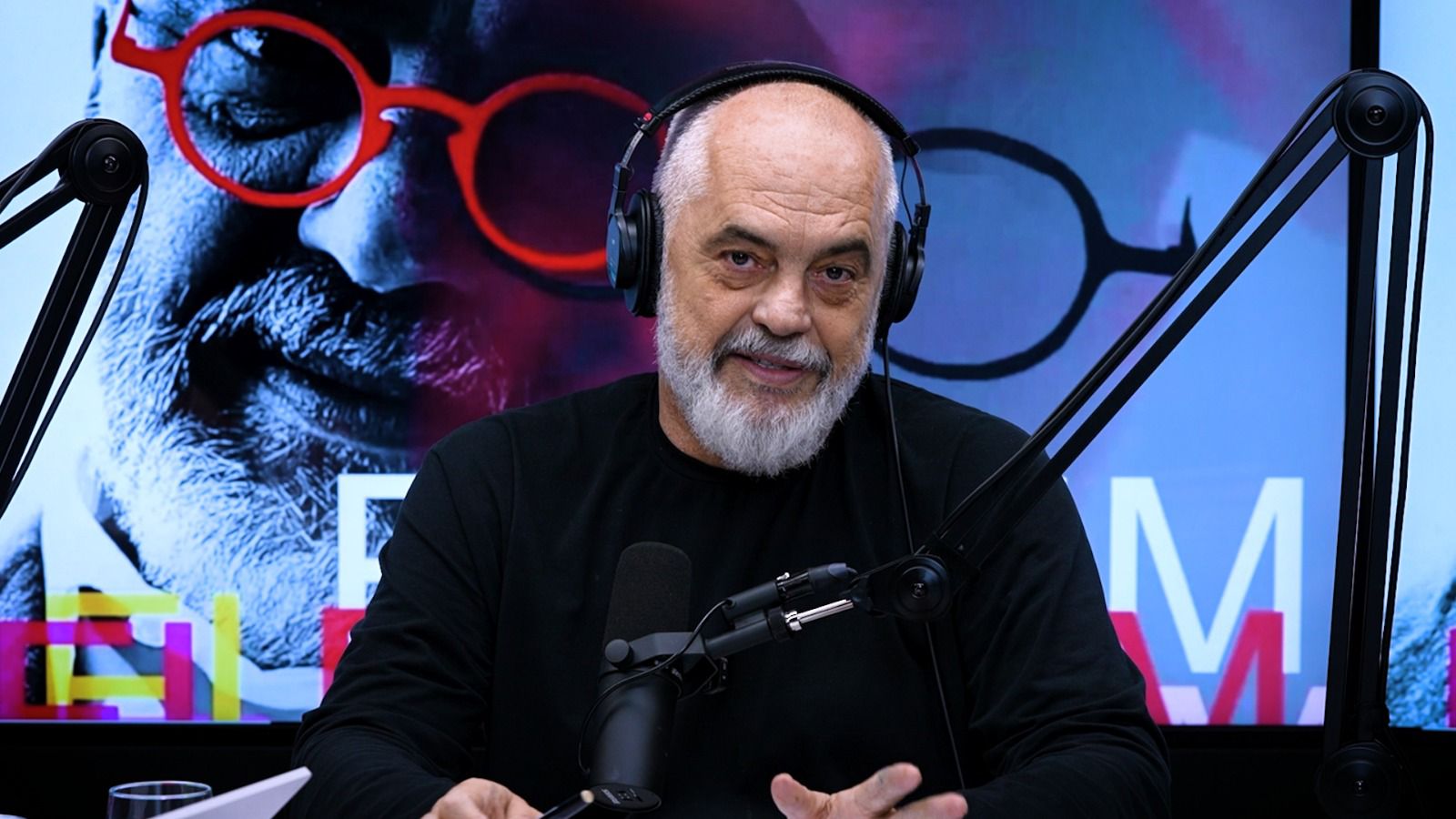Protesta para Kryeministrisë  Rama u përgjigjet kritikëve  Nga kush po i mbroni flamingot  Dëgjoni faktet  jo iluzionet