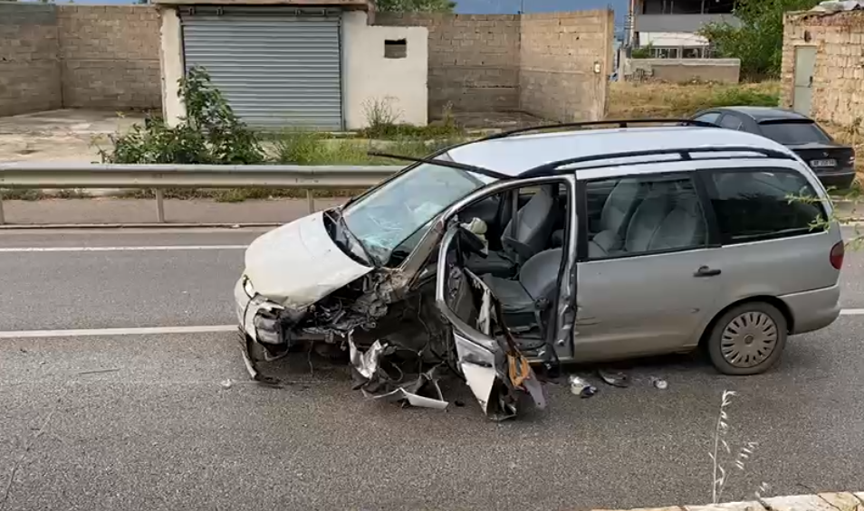 Tre mjete përfshihen në aksident në aksin Pogradec Lin  një i lënduar