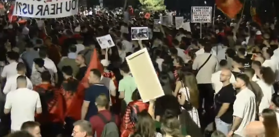 Mbyllet dita e 18 të e protestës  qytetarët nisin marshimin