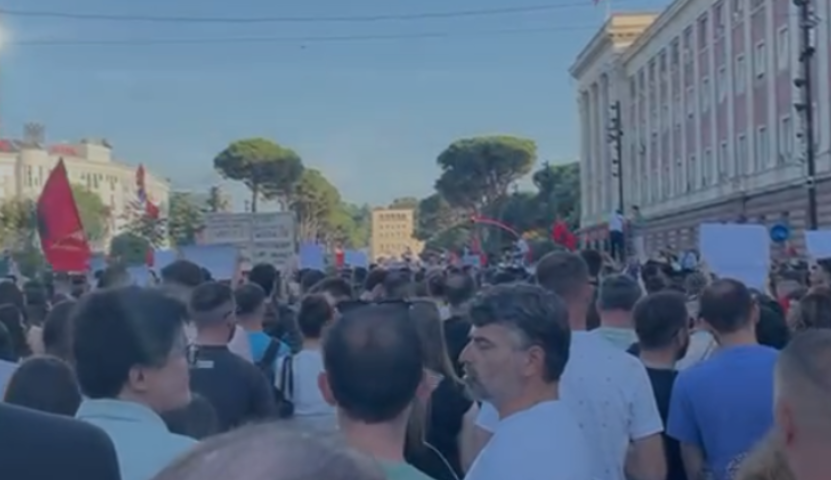 Dita e 19 të e protestës  qytetarët sërish para kryeministrisë