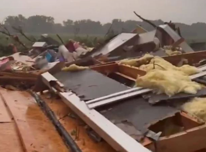 Mot ekstrem në SHBA  tornadoja merr gjithçka para