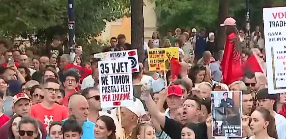 Dita e 24 të e protestës  qytetarët sërish para kryeministrisë