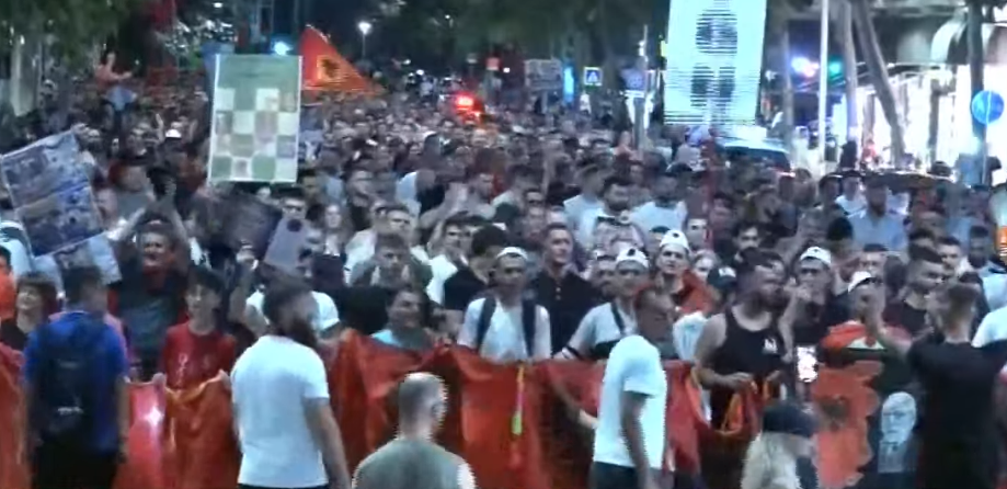 Mbyllet protesta  qytetarët nisin marshimin