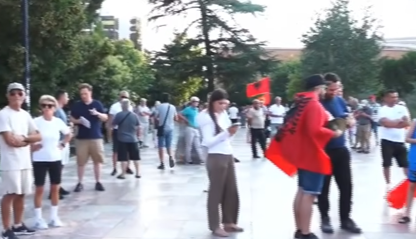 Dita e 28 të e protestës  nis grumbullimi i qytetarëve