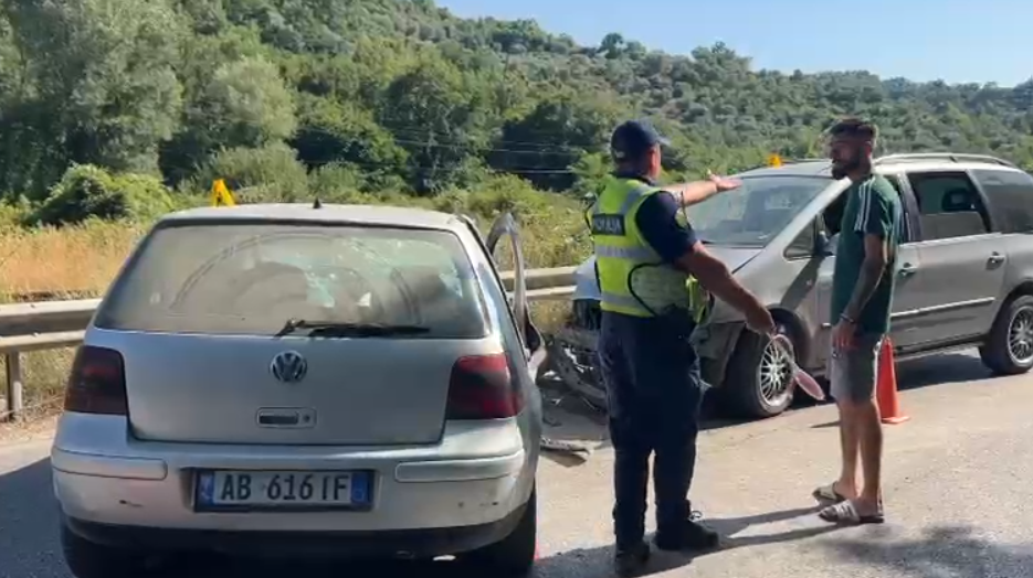 Makinat përplasen kokë më kokë në aksin Fier Levan  drejtuesit e mjeteve përfundojnë në spital