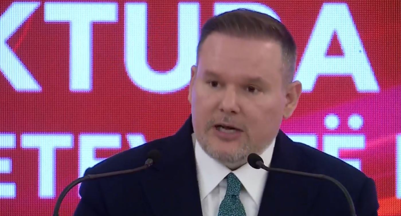 Kabllot ajrore drejt zhdukjes  Ministri Demo prezanton planin për modernizimin e infrastrukturës urbane