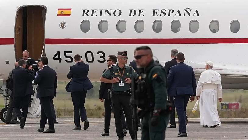 defekt-teknik-ne-avionin-e-papes-leoni-xiv-udheton-drejt-romes-me-mjetin-ajror-te-mbretit-felipe-vi