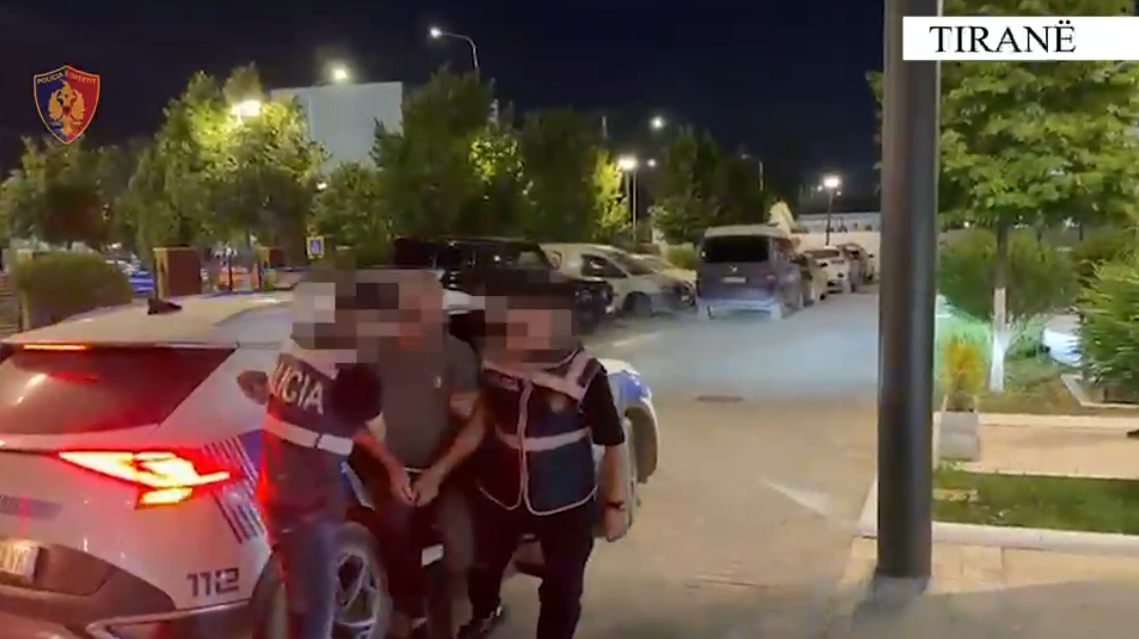 Mbante në banesë armë zjarri  krehra dhe fishekë kallashnikovi  arrestohet 43 vjeçari në Tiranë