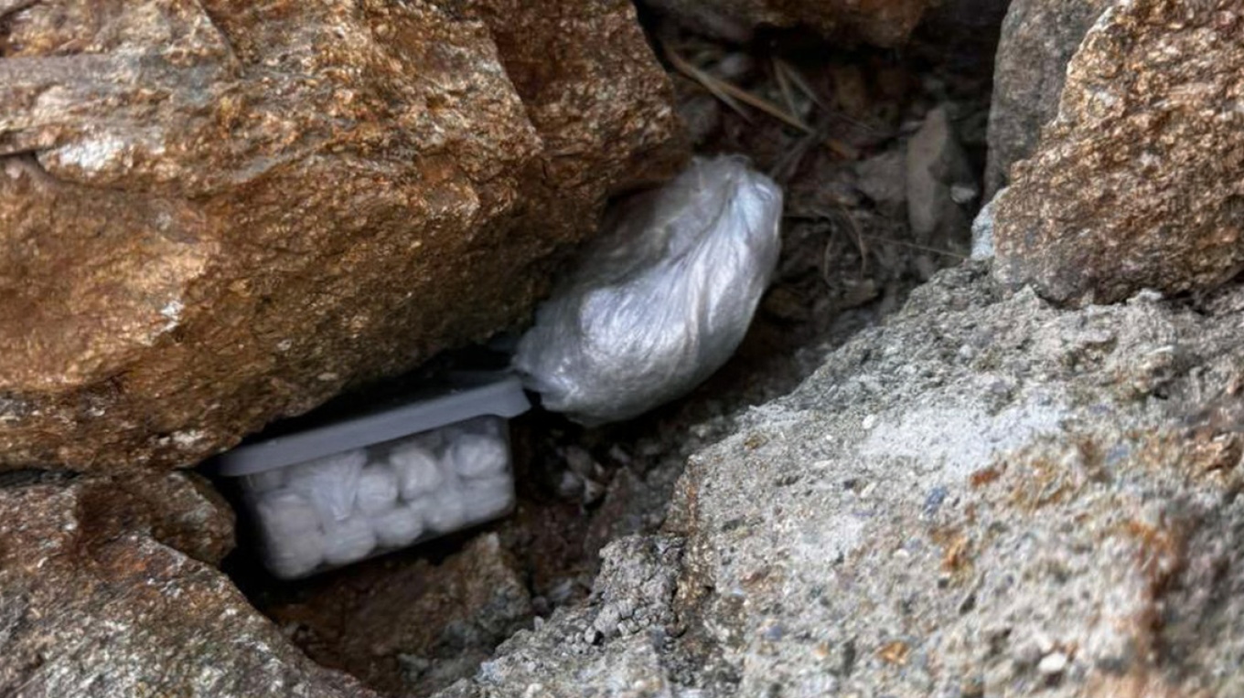 arrestohet-shqiptari-ne-mykonos-policia-i-zbulon-drogen-e-fshehur-mes-gureve