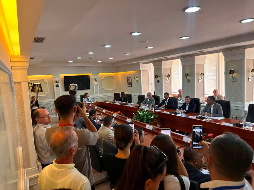 Në 6 gusht seanca e konstituive  Albulena Haxhiu takon përfaqësuesit e partive politike