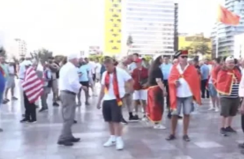 Dita e 36 të e protestës  qytetarët mblidhen tek sheshi  Skënderbej 