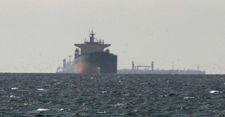 Shpërthen cisterna e naftës në Hormuz