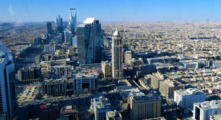 Arabia Saudite bllokon transfertat drejt Emirateve