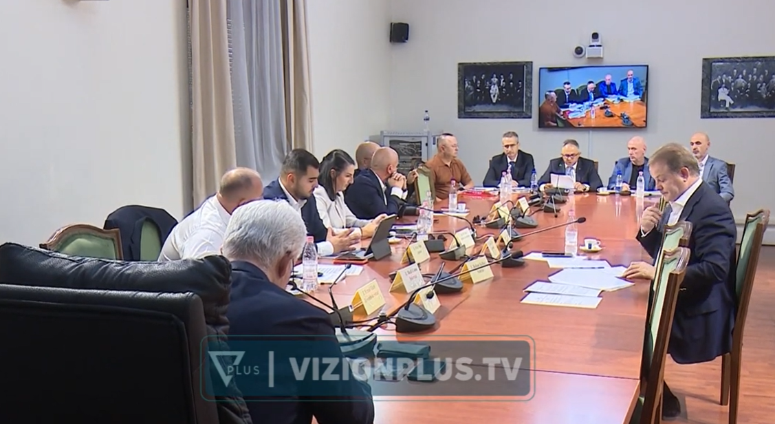 Gjykatat  përmbyten  nga dosjet  Fatmir Xhafaj përplaset me kryetarin e KLGJ së