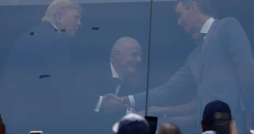 Pas marrëdhënieve të tensionuara  Trump dhe Sanchez takohen në finalen e Botërorit 2026