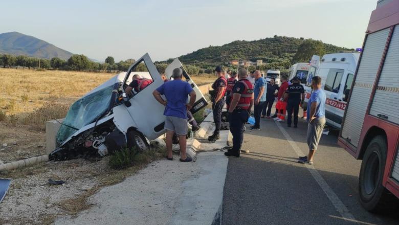 Aksident i rëndë në Vlorë  Përmbyset furgoni me punëtorë  një i vdekur dhe 5 të plagosur