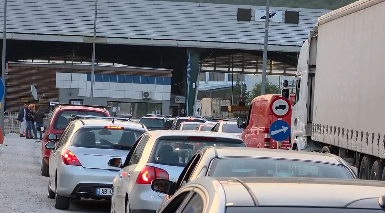 Vijojnë vonesat në Kapshticë  procedurat në palën greke krijojnë radhë të gjata